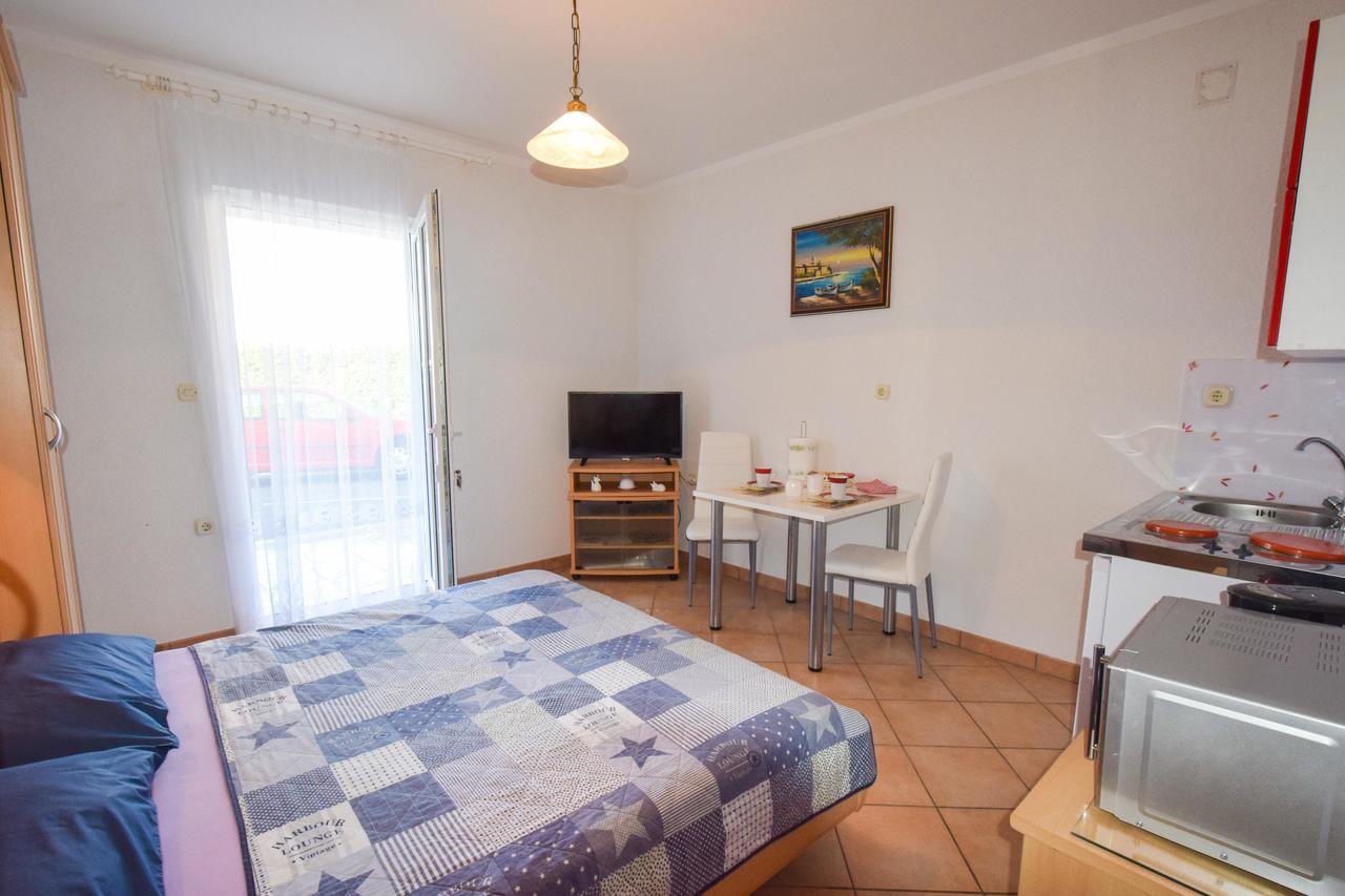 Apartments & Room Matic Malinska Exterior photo
