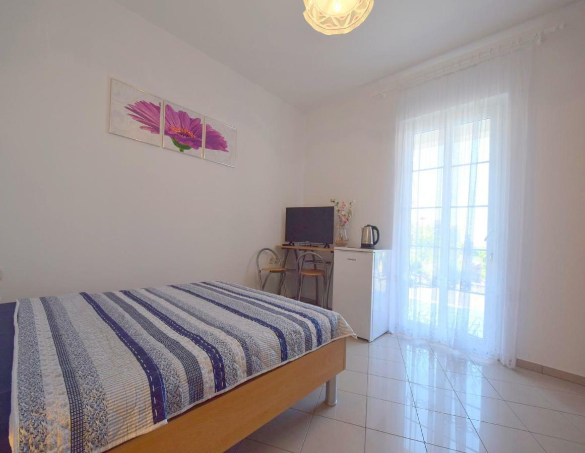 Apartments & Room Matic Malinska Exterior photo
